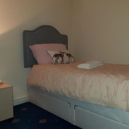 Phoenix Nights Guest House Barrow-in-Furness Bagian luar foto
