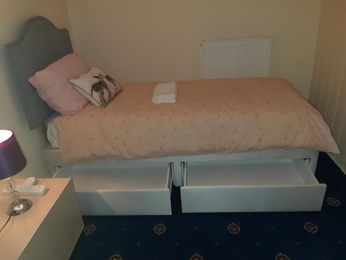 Phoenix Nights Guest House Barrow-in-Furness Bagian luar foto