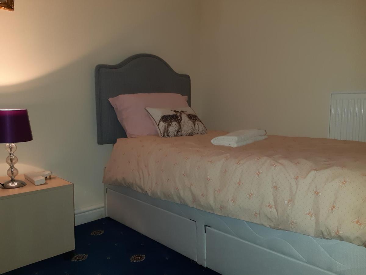 Phoenix Nights Guest House Barrow-in-Furness Bagian luar foto