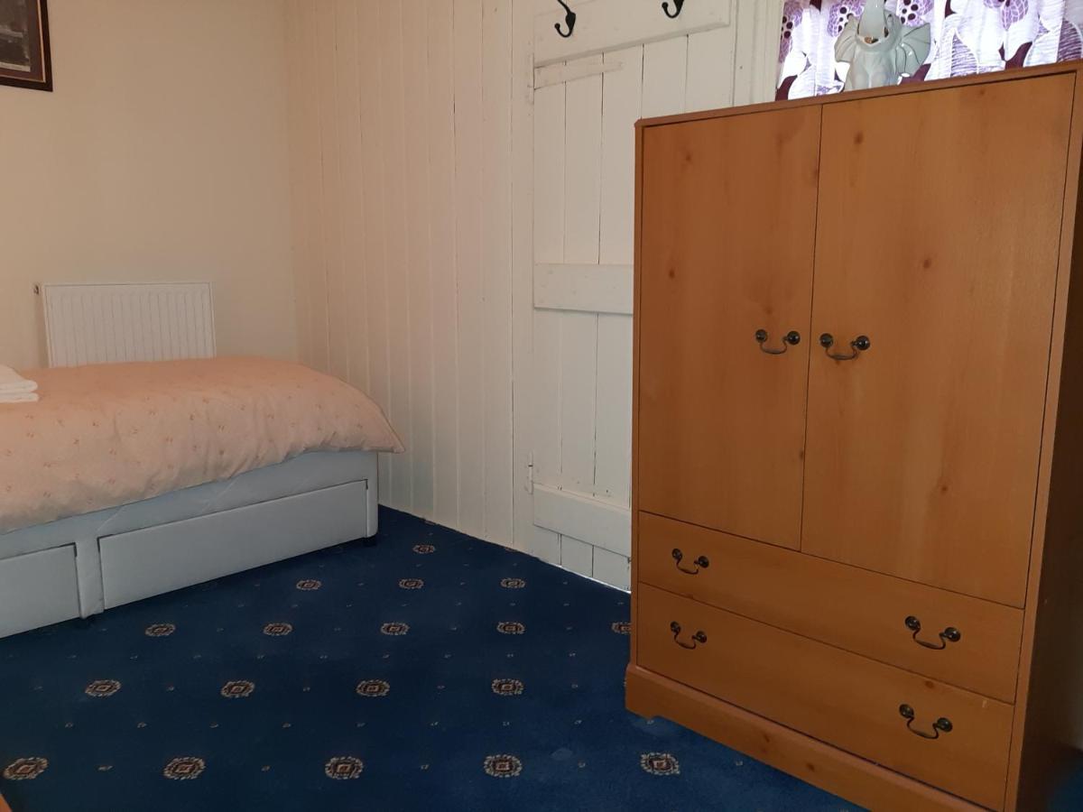 Phoenix Nights Guest House Barrow-in-Furness Bagian luar foto