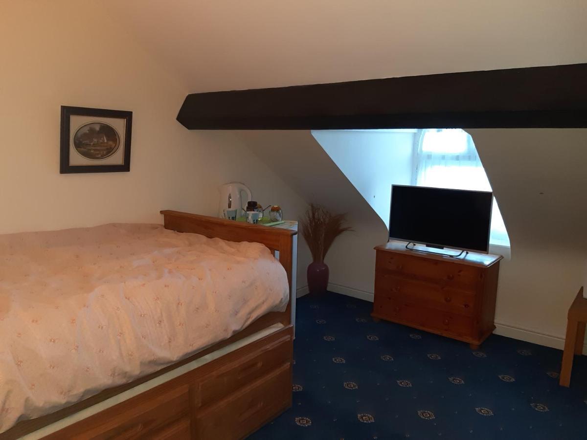 Phoenix Nights Guest House Barrow-in-Furness Bagian luar foto
