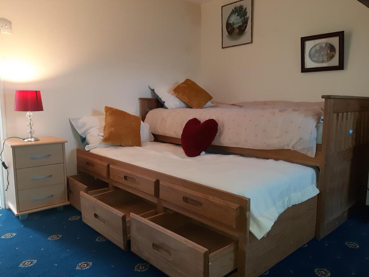 Phoenix Nights Guest House Barrow-in-Furness Bagian luar foto