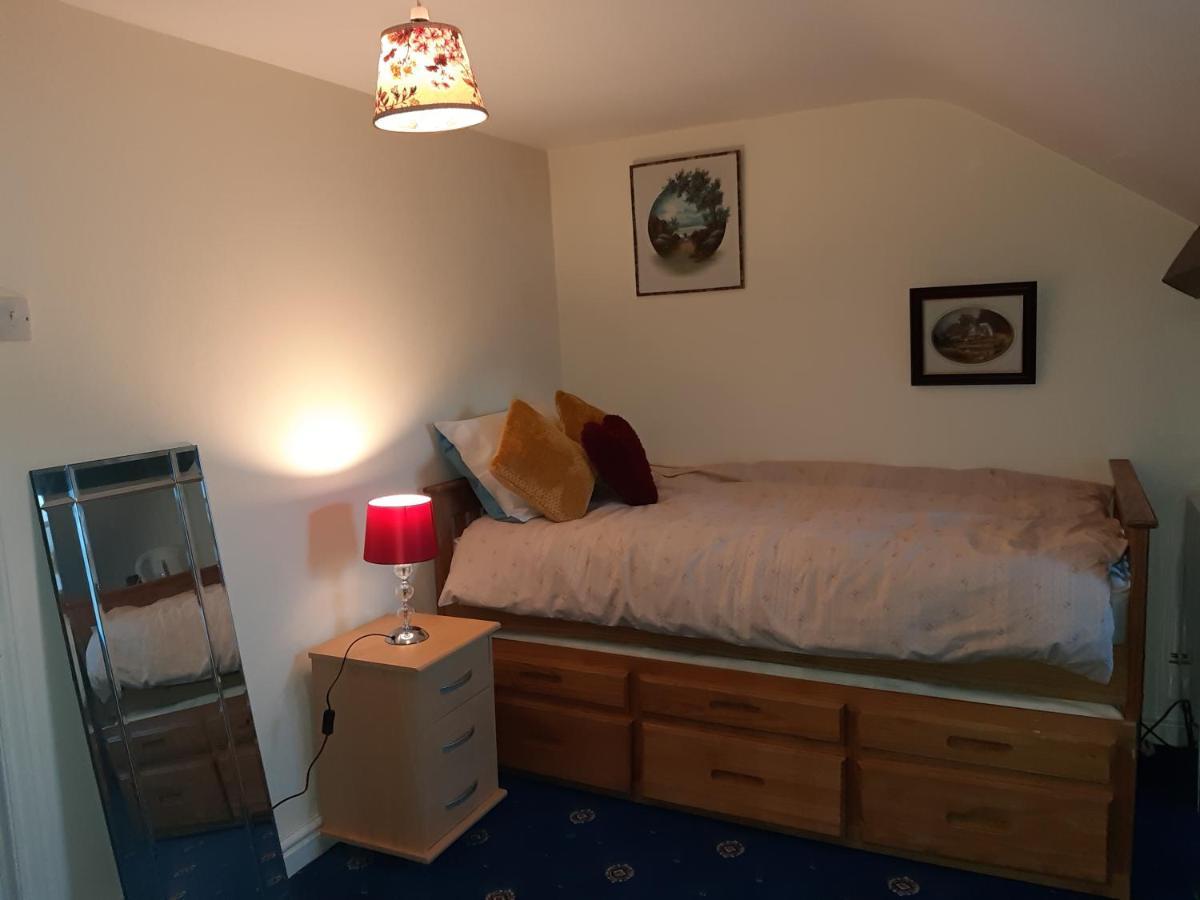 Phoenix Nights Guest House Barrow-in-Furness Bagian luar foto