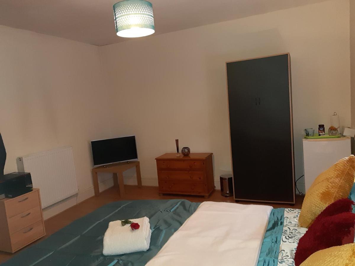 Phoenix Nights Guest House Barrow-in-Furness Bagian luar foto