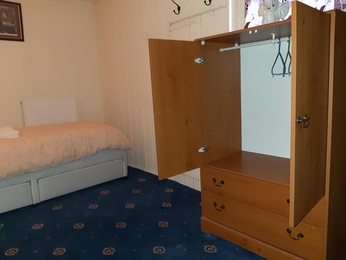 Phoenix Nights Guest House Barrow-in-Furness Bagian luar foto