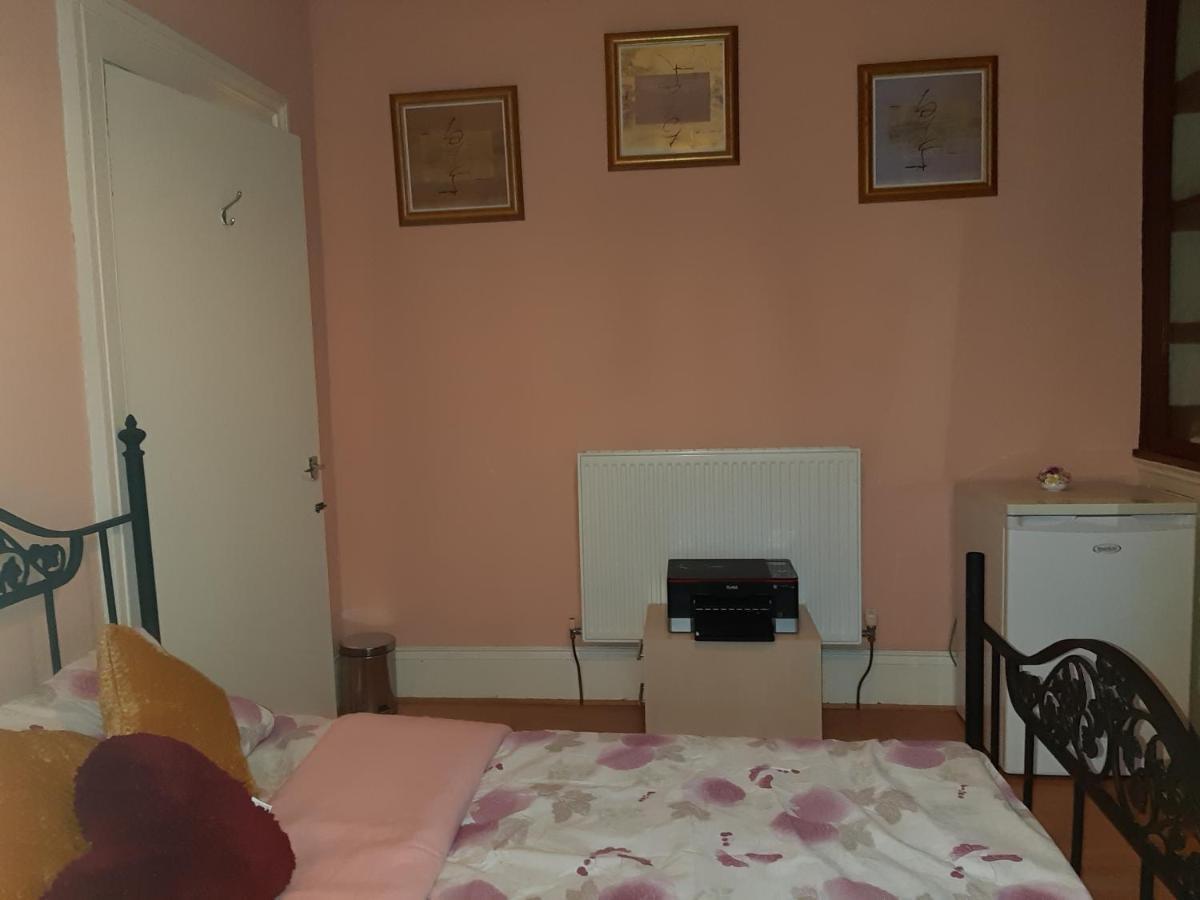 Phoenix Nights Guest House Barrow-in-Furness Bagian luar foto