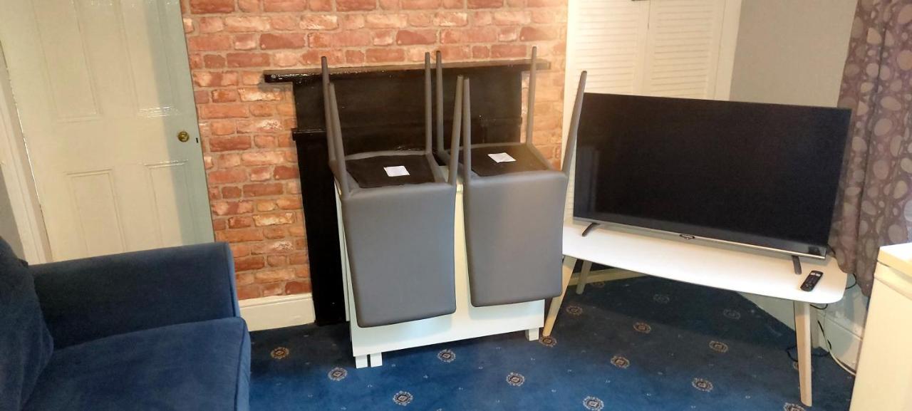 Phoenix Nights Guest House Barrow-in-Furness Bagian luar foto