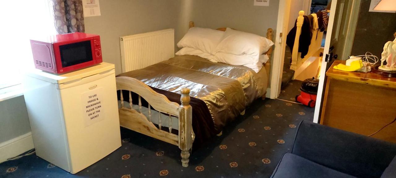 Phoenix Nights Guest House Barrow-in-Furness Bagian luar foto