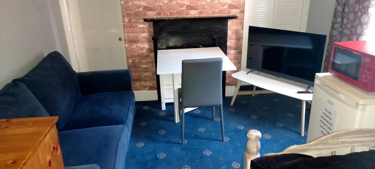 Phoenix Nights Guest House Barrow-in-Furness Bagian luar foto